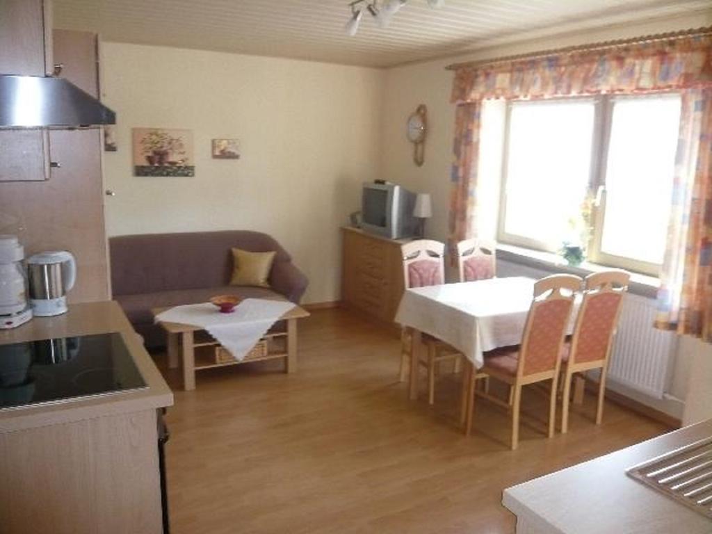 Gastehaus Helga Apartment โบเดนไมส์ ภายนอก รูปภาพ