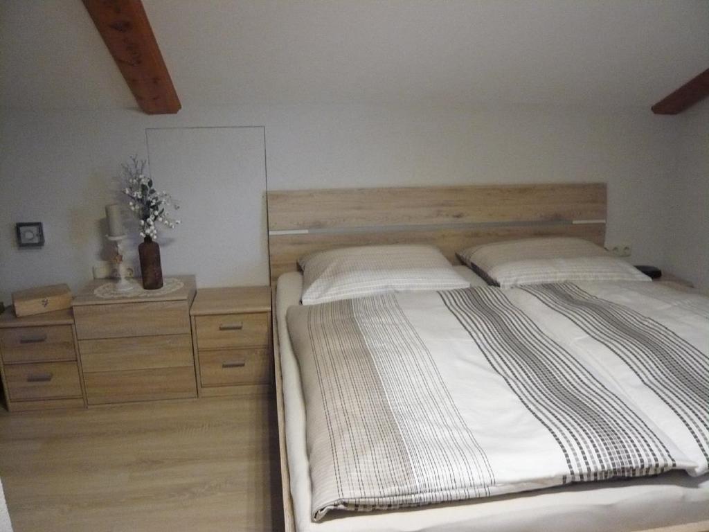 Gastehaus Helga Apartment โบเดนไมส์ ภายนอก รูปภาพ